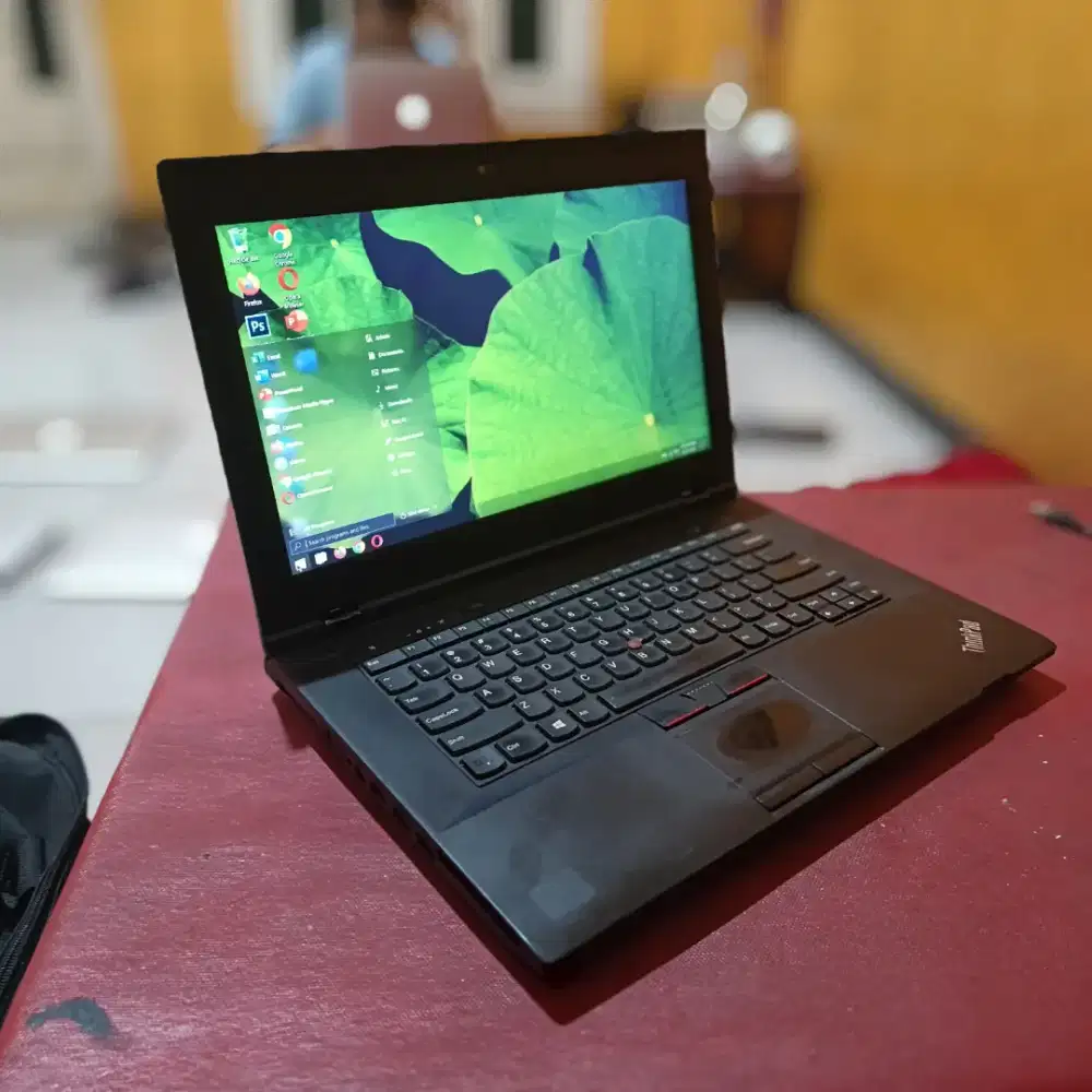 Laptop Lenovo Thinkpad Core i5 Ram 4/320 Gb siap kerja kantor