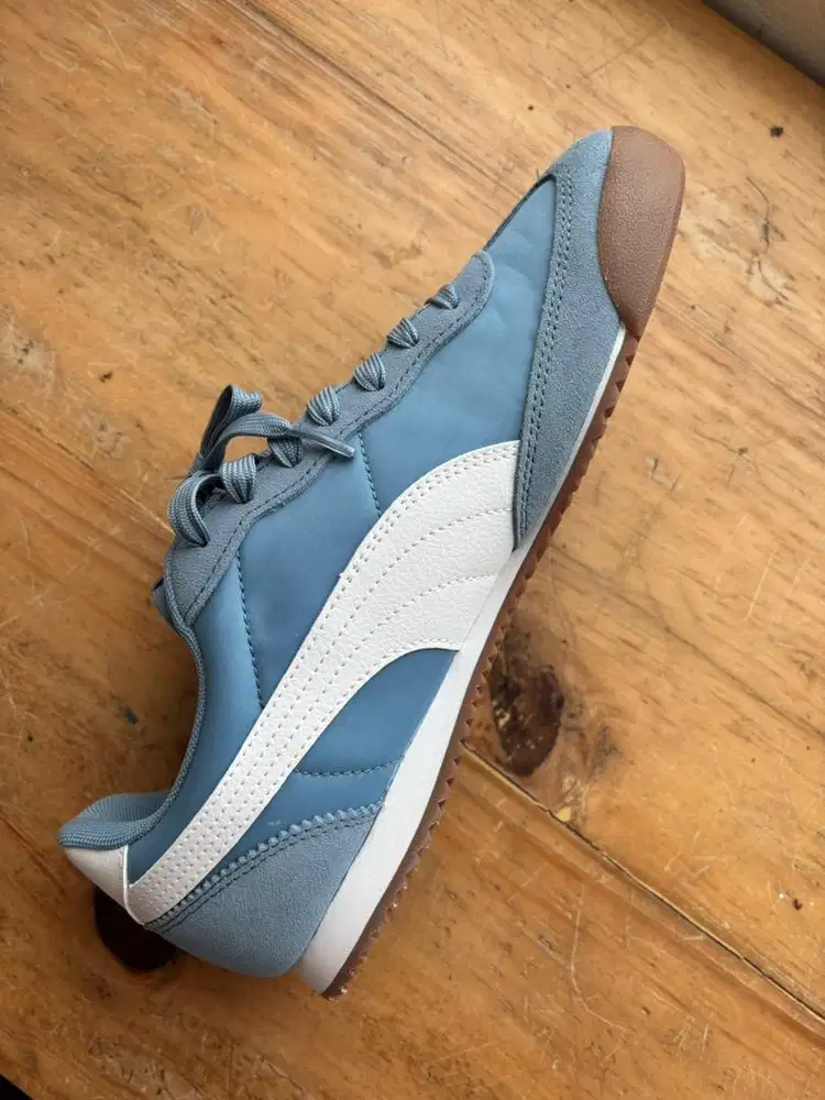 Sepatu Puma Unisex Sneakers 42/27