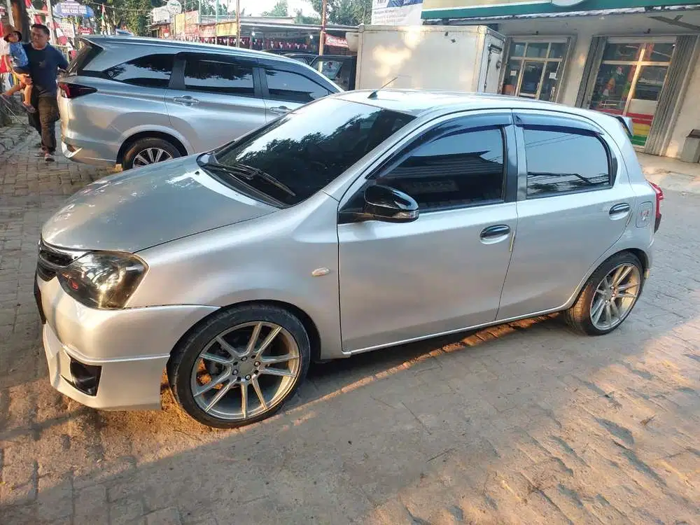 Toyota Etios Valco 2014 Bensin
