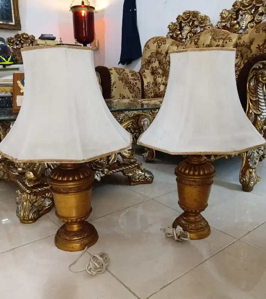 JUAL CEPAT SEPASANG LAMPU DUDUK MODEL EROPA AN