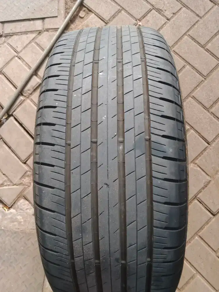 Bridgestone 225/50 R18