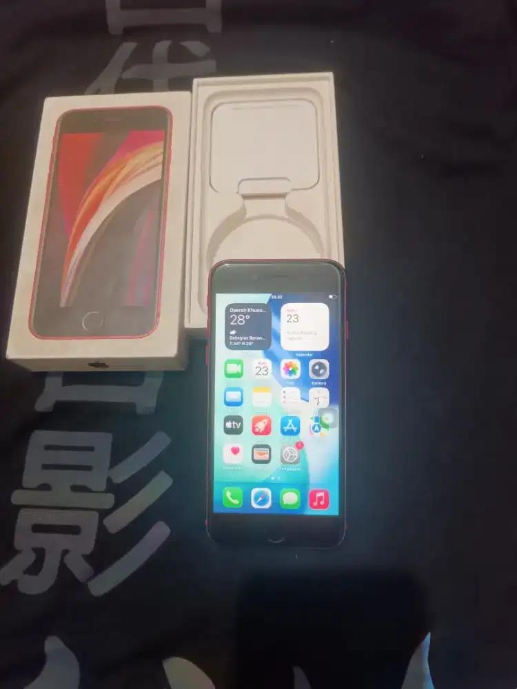 Iphone se2 128 resmi ibox (bisa tukar tambah)
