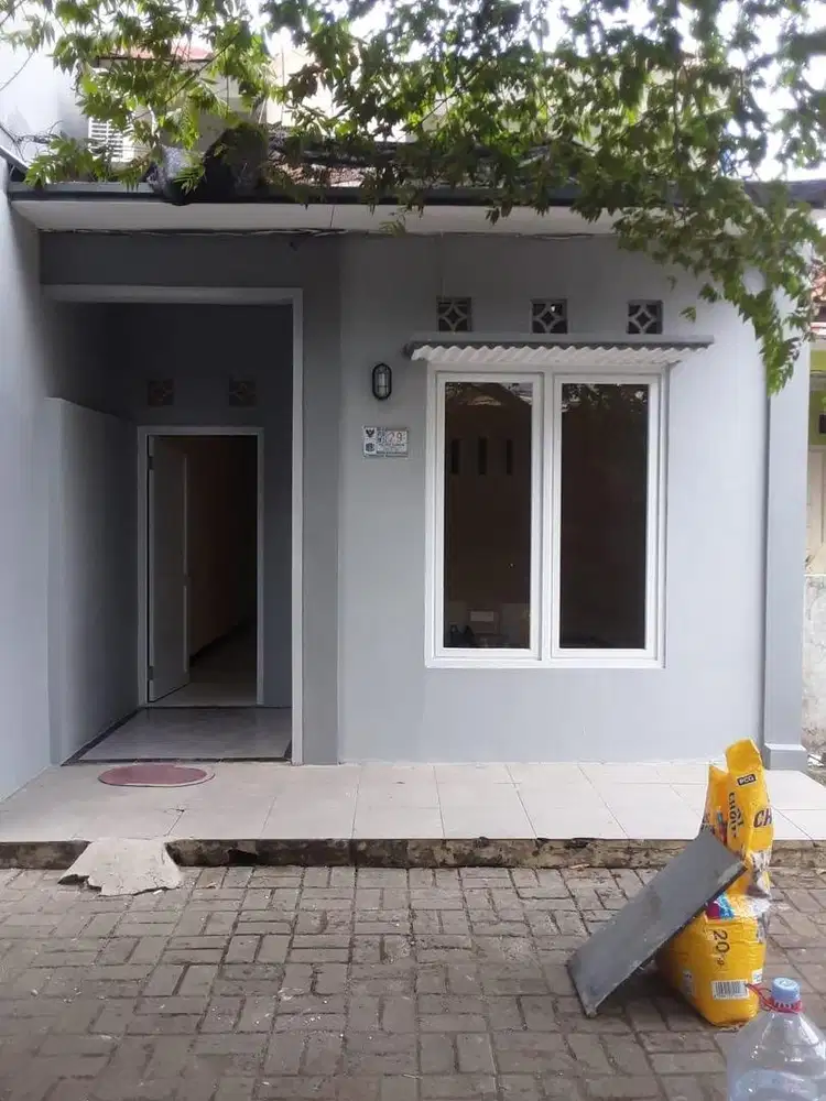 Sewa tahunan rumah kecil cukup mobil