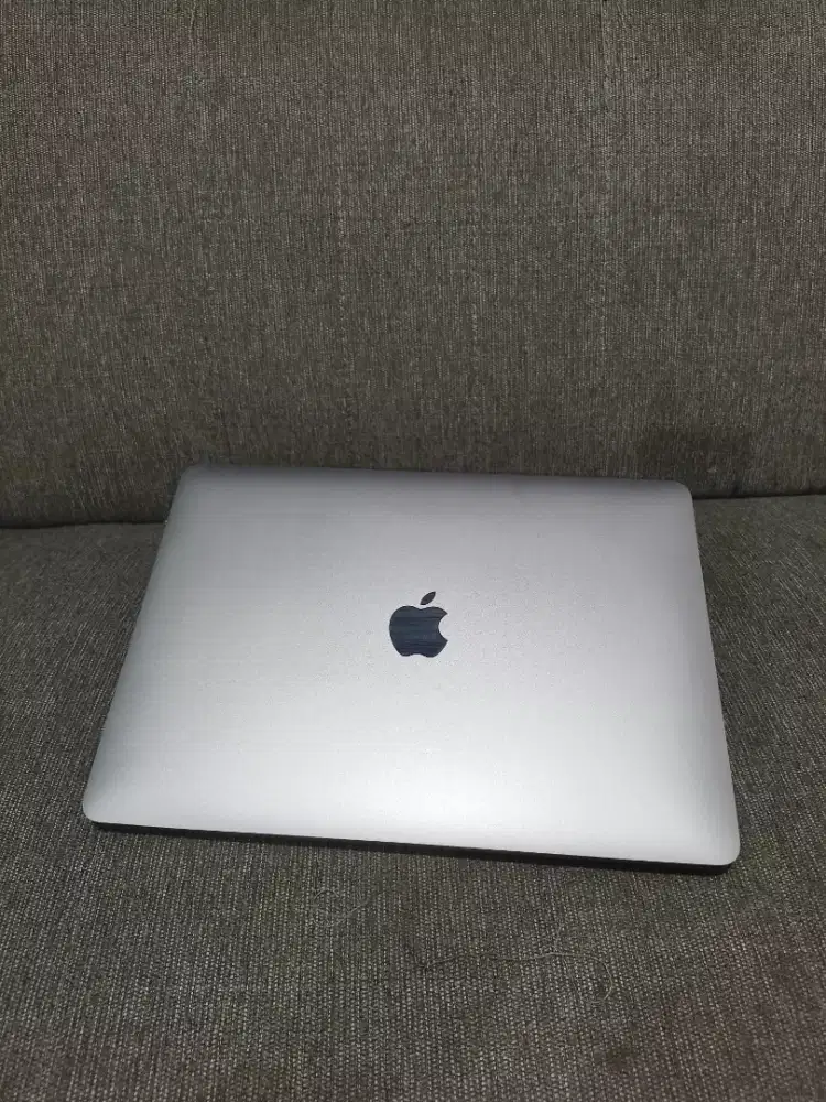 Ready MacBook Air M1 13in Retina 2020 (CC masih 28/98%) slim terawat