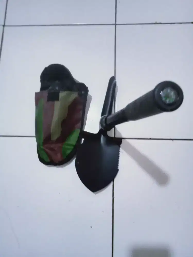 Alat Berpetualang dan Berkebun