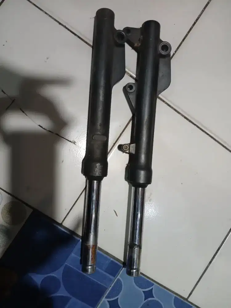 Sok depan motor listrik