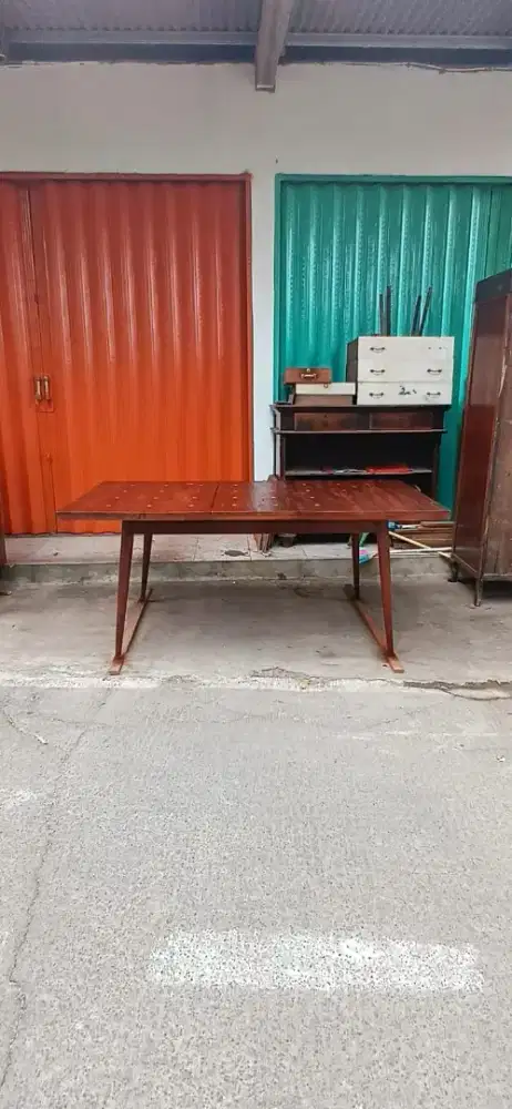 Meja makan tarik tua kaki jengki kota