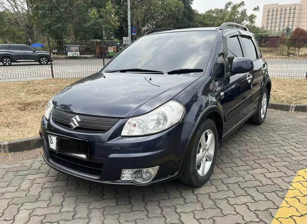 Suzuki X-Over SX4 Manual Biru Istimewa