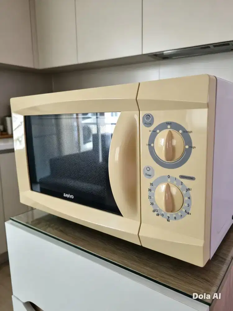 Microwave/oven sanyo 20 liter