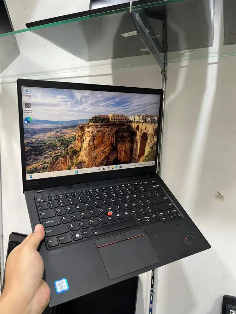 LENOVO THINKPAD X1 CARBON G7 CORE I5 GEN8 16/512 LAYAR 14 INCH *VN