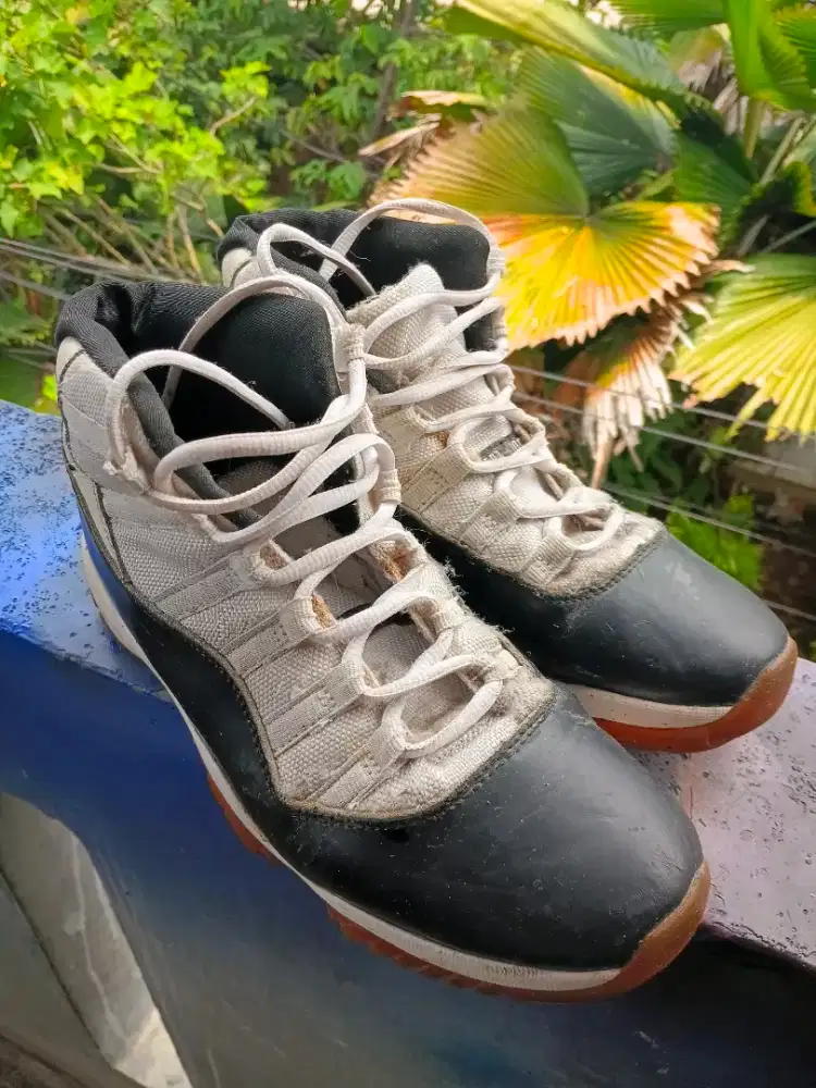 Sneakers basket
