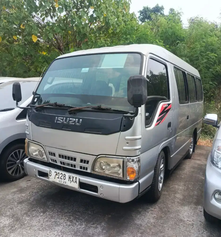 2016 Elf minibus Short NHR 55 AC 16 Kursi