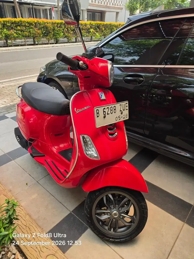 Vespa LX125 i-Get, Merah, km 4000an, terawat.l, no nego