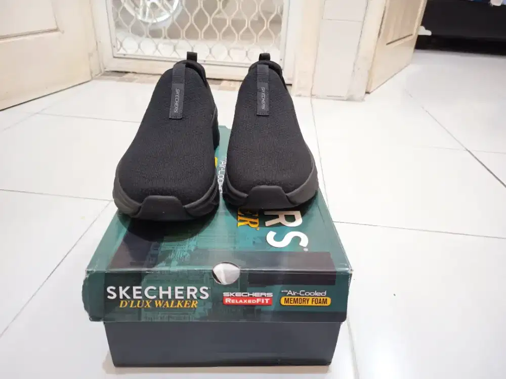 DIJUAL SEPATU BARU – SKECHERS D'LUX WALKER 2.0