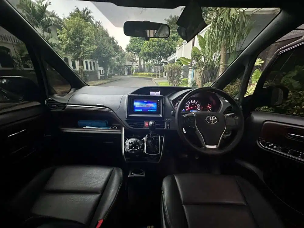 Toyota Voxy 2018 Bensin