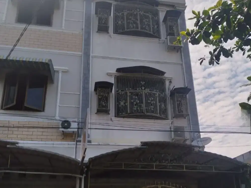 Dijual Ruko Makassar sekitar Jalan Sultan Hasanuddin, Jl Andi Makasau, Jl Bau Massepe