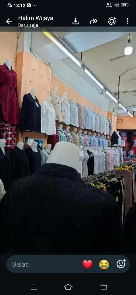 Terima pegawai toko pakaian