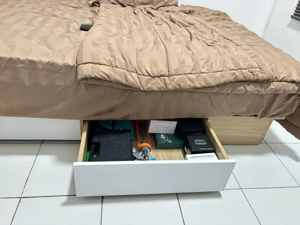 Dijual Furniture, Kasur, Nakas, Sofa, Kabinet 3 Laci, Meja Belajar