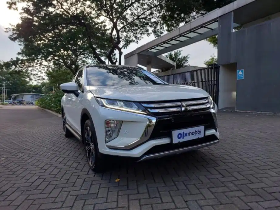 Mitsubishi Eclipse Cross 1.5 Ultimate Bensin-AT 2019 Putih