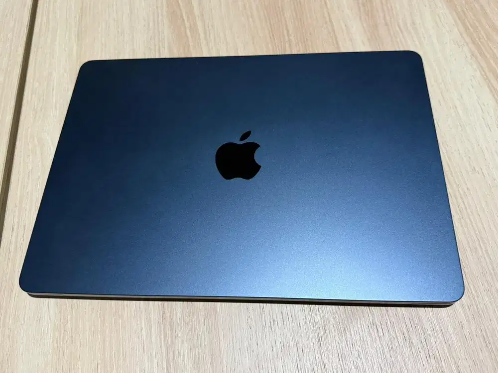 Macbook air 13 m2 16/256 fullset resmi ibox
