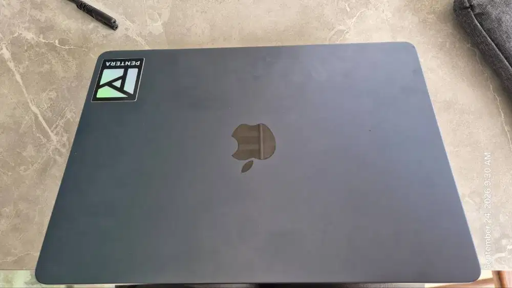 ️ MacBook Air M2 2022 13.6 — 8GB RAM (Nego)