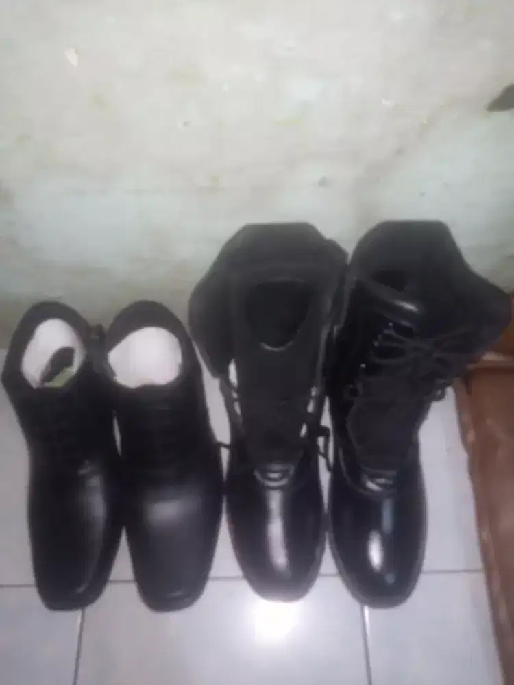 Sepatu masih baru