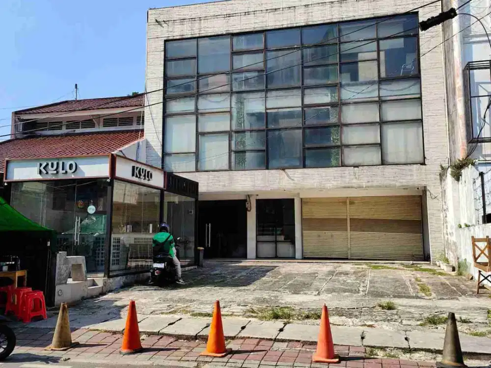 Dijual lahan secara lelang lahan beserta bangunannya dengan luas 340 d8 Jakpus