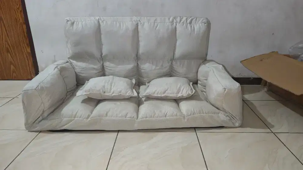 Sofa tanpa kaki