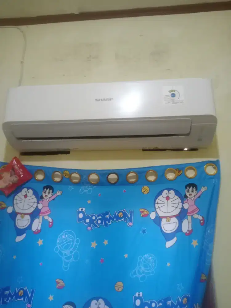Dijual cepat AC merk Sharp 3/4 PK pemakaian blm lama pakai,