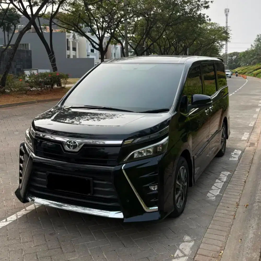 Toyota Voxy 2018 Hitam 2.0 AT PRIBADI