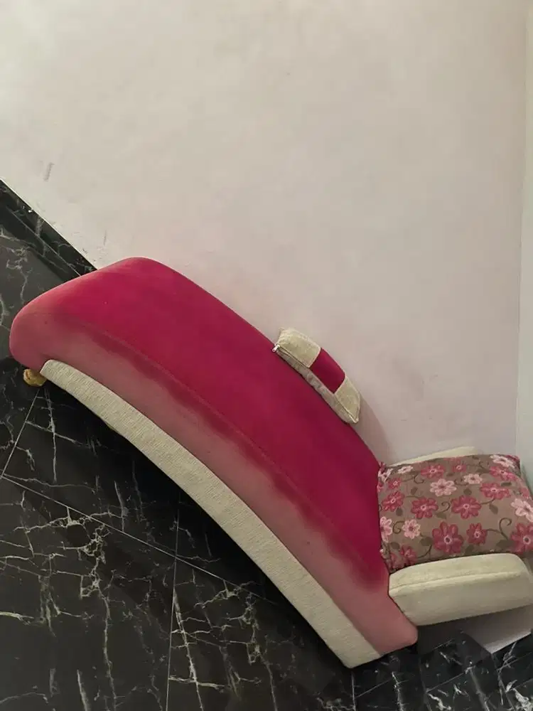 Kursi sofa panjang