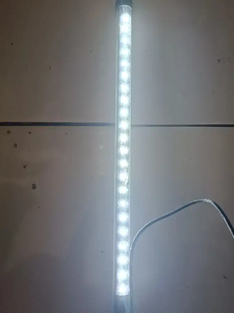 Dijual Lampu Aquarium LeD Putih cahaya lumayan terang 40cm