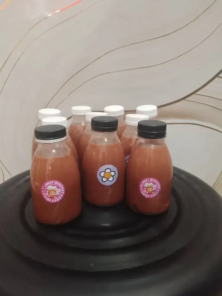 Berbagai macam cemilan dan minuman