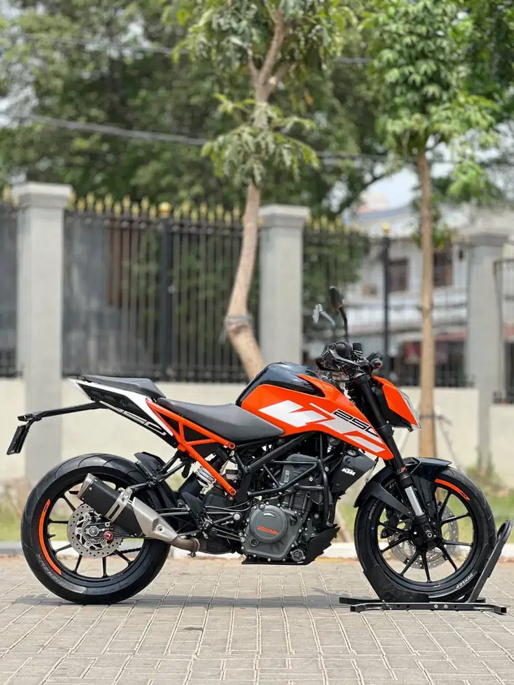 KTM DUKE 250 ABS 2018 ORANGE LOW KM PAJAK PANJANG SIAP GAS