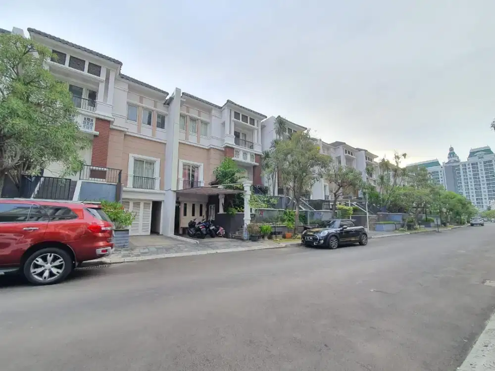Dijual the Villas Rumah diatas MOI 3 lantai  kelapa gading
