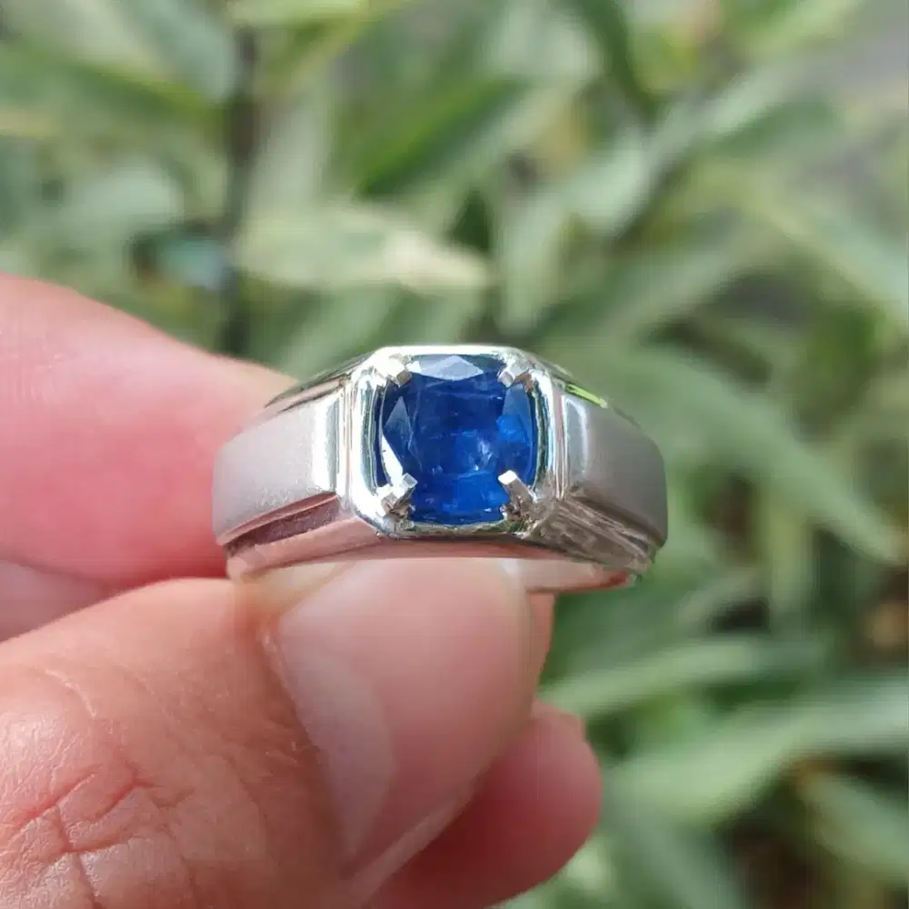 Natural Blue Sapphire Srilanka 1.38 crt