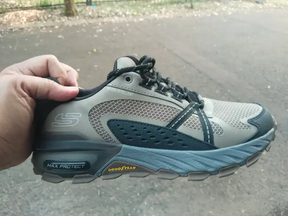 Sepatu trail run