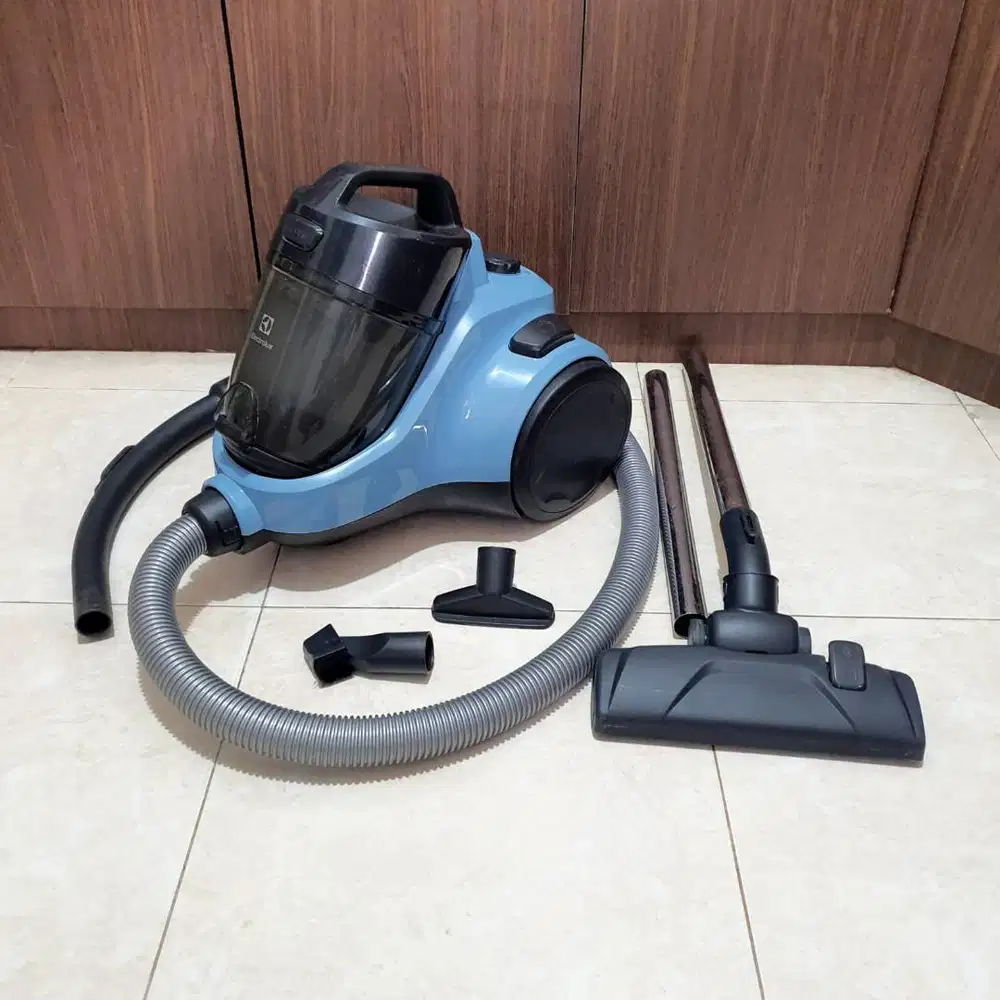 VACUUM CLEANER ELECTROLUX EC31-2BB TABUNG - Penghisap Debu / Bekas