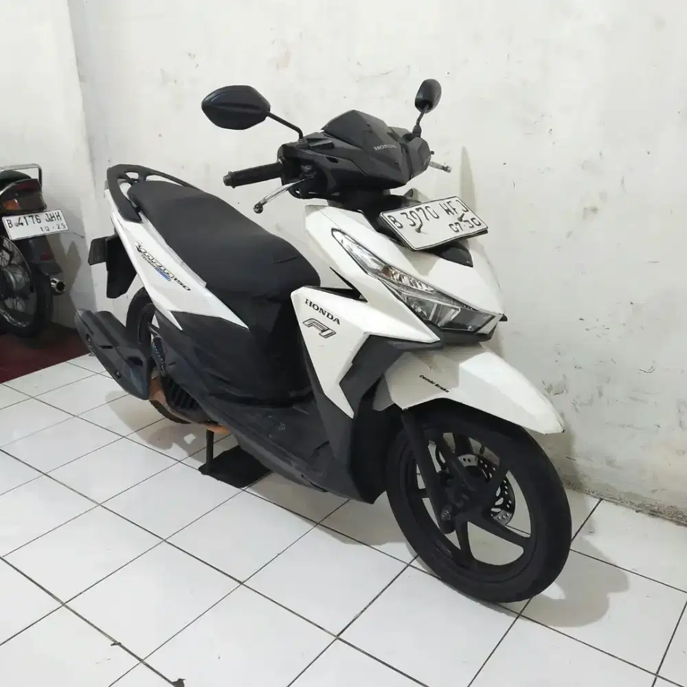 Honda Vario 150 LED OLD 2015 Orisinil mesin Cakep Bagus Lengkap