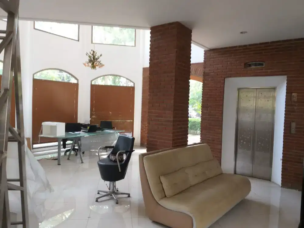 Disewakan gedung 2lt 850m2 sayap Jln. Pasteur