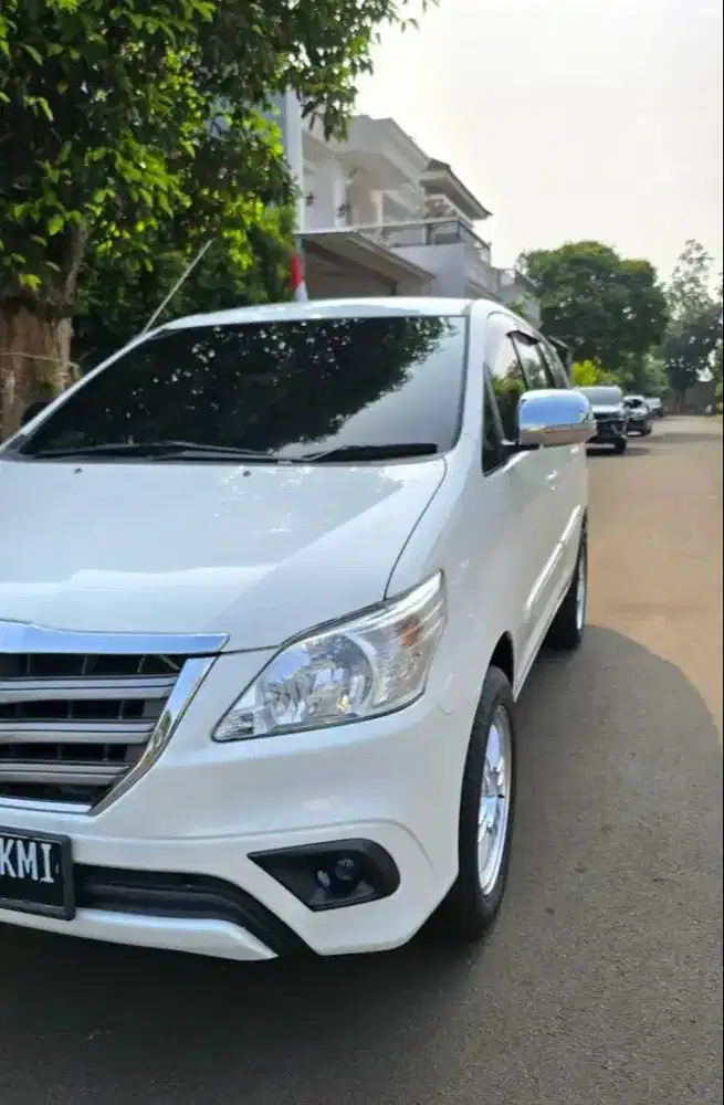 toyota kijang innova (2014)