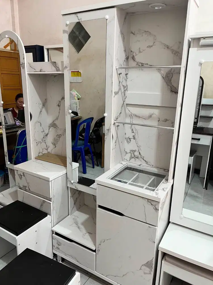 READY MEJA RIAS MINIMALIS LAMPU TERMURAH SALE