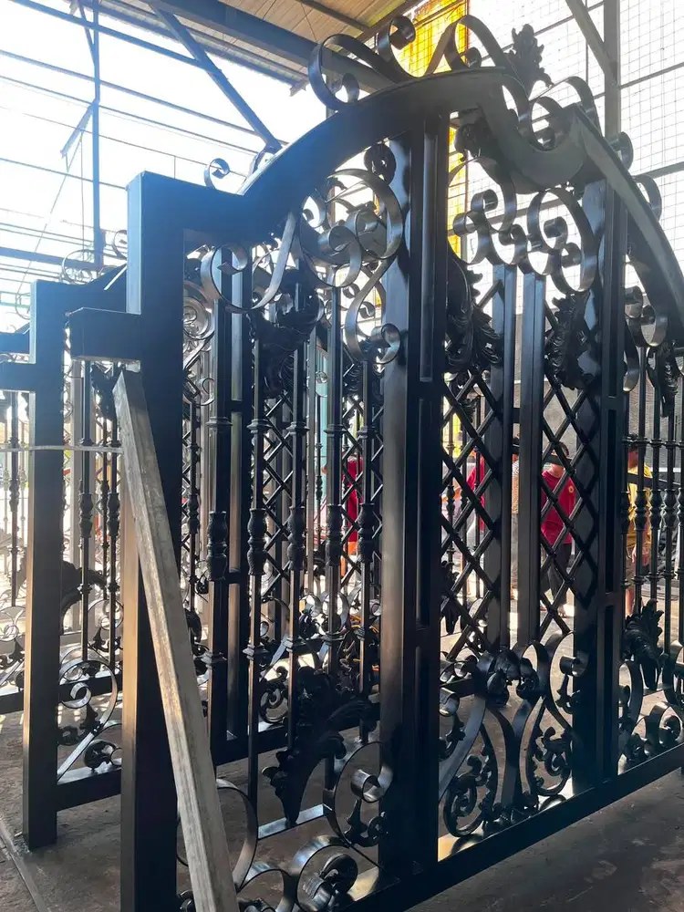 Pembuatan Pintu Pagar Besi Tempa Klasik Modern