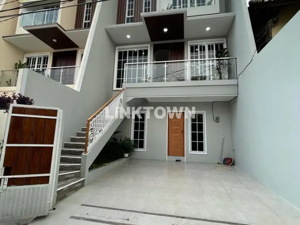 DIJUAL RUMAH 3 LANTAI DI JAKARTA SELATAN