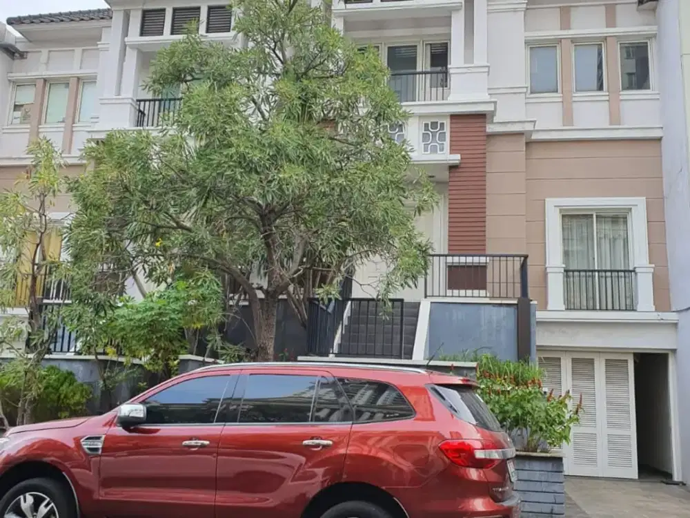 Dijual the Villas Rumah diatas MOI 3 lantai  kelapa gading