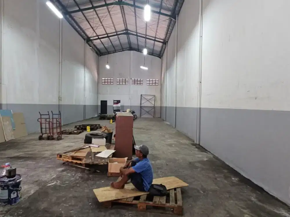 P LK Disewakan Gudang 9x32.5 di Bizpark Daan Mogot Jakbar Min. 2 Thn