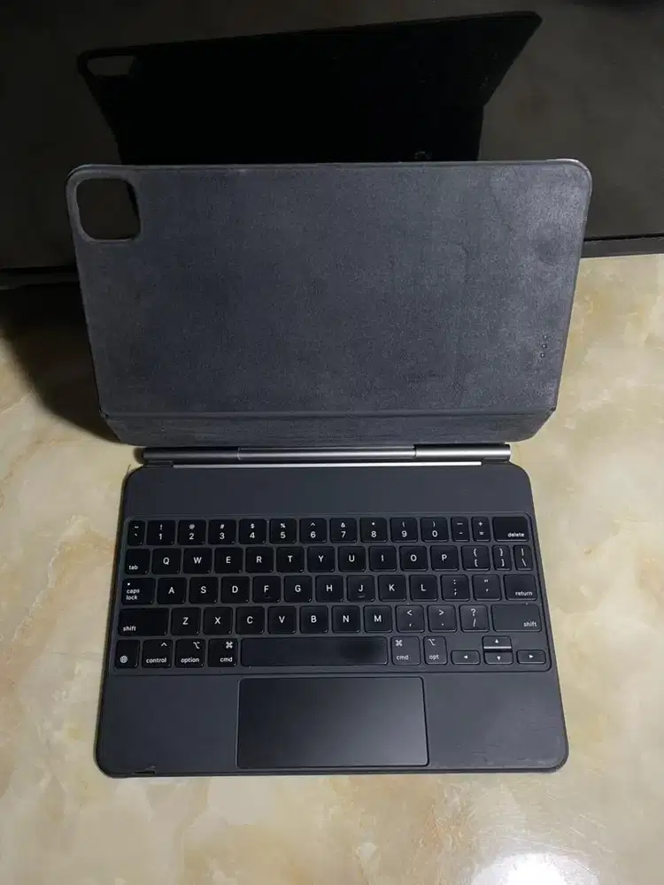 Apple Ipad Magic Keyboard for 11 inch kondisi 8/10
