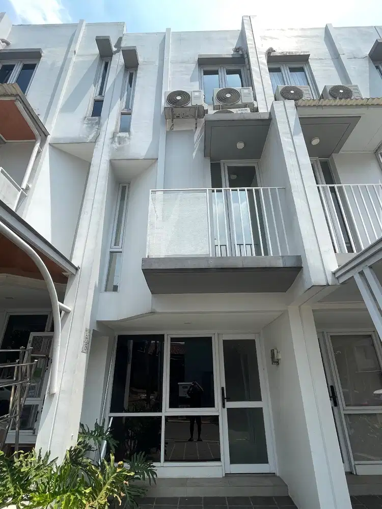 DISEWAKAN TAHUNAN RUMAH MYZA BSD 2 LANTAI FURNISHED