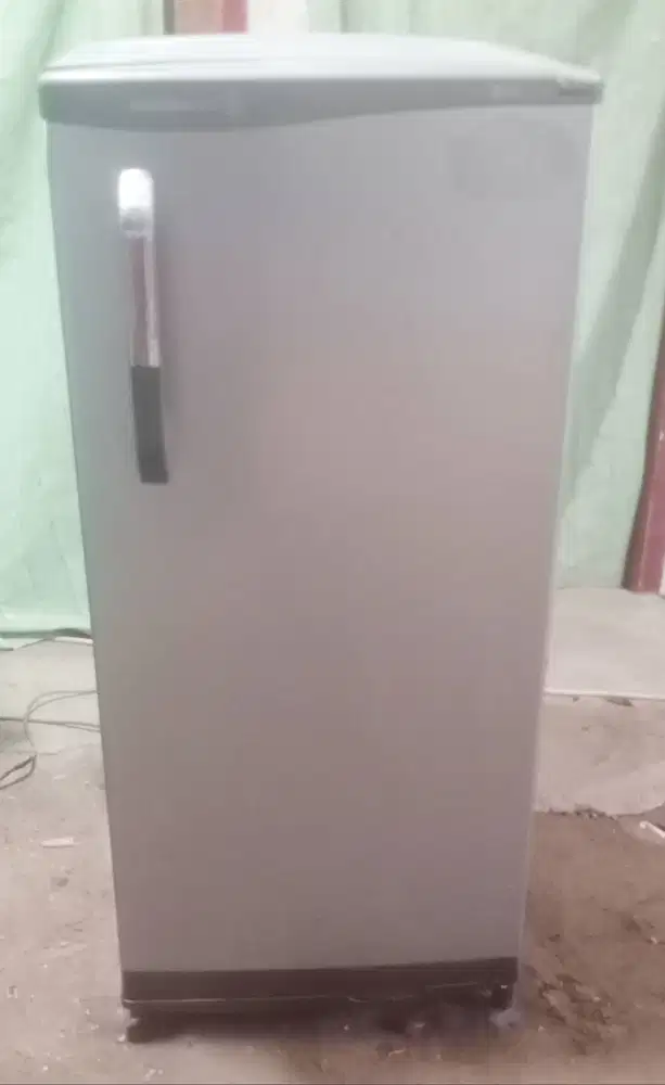 Kulkas 1 pintu LG..Mesin original pabrik belum rusak(diantar dalam kot