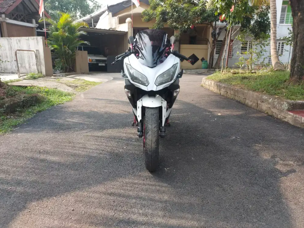 Bismillahirrahmanirrahim dijual BU Kawasaki Ninja 250FI Thn 2012 putih